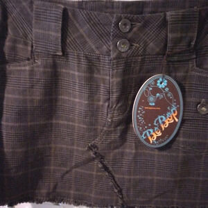 Black/beige plaid mini skirt with pockets-size 9 NWT